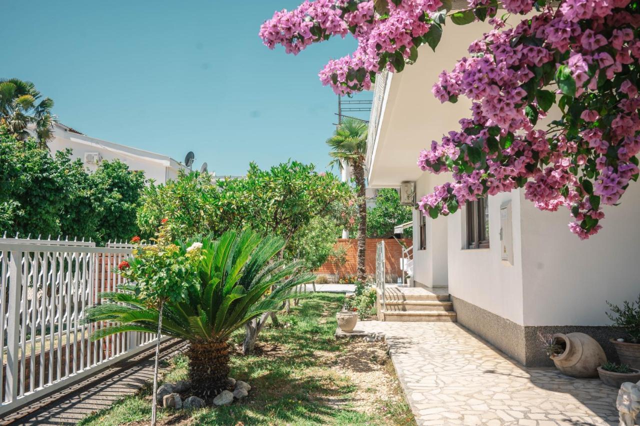 Hotel Vila Adriatik Ulcinj Exterior foto