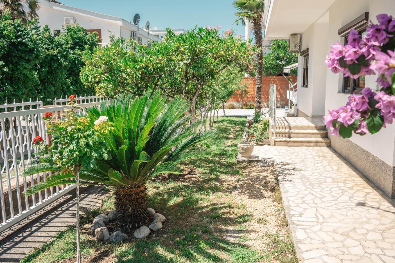 Hotel Vila Adriatik Ulcinj Exterior foto