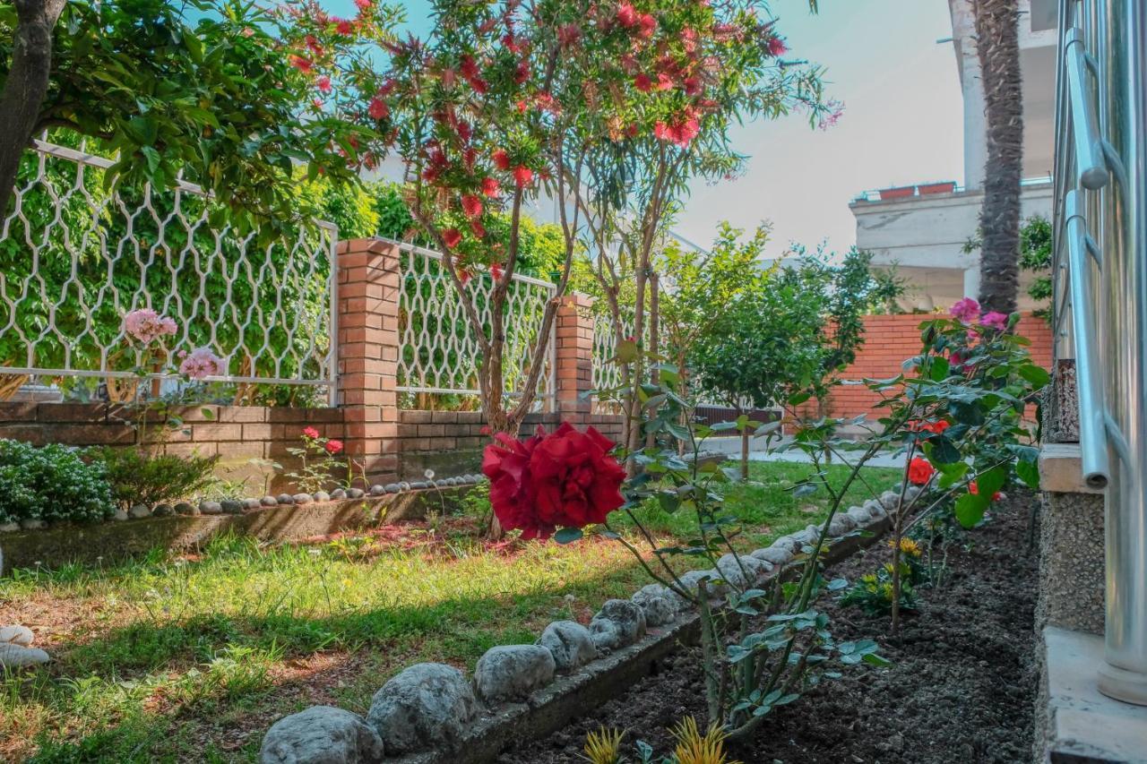 Hotel Vila Adriatik Ulcinj Exterior foto